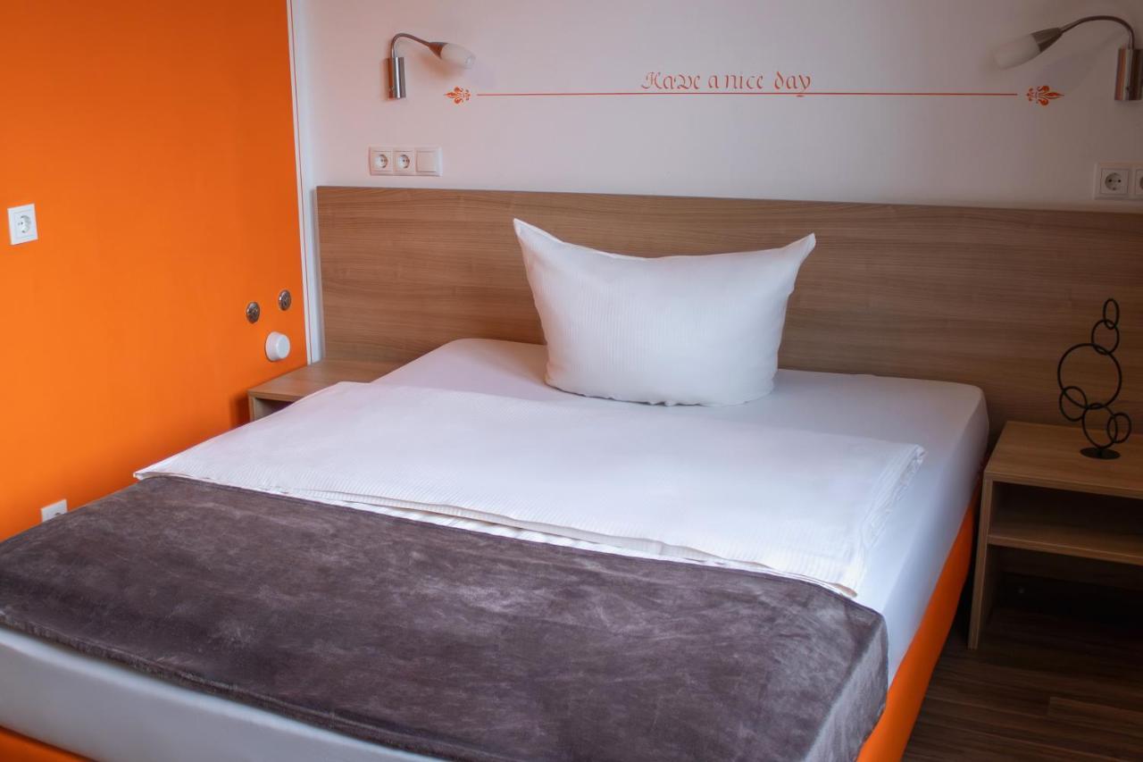 Orange Hotel Und Apartments Neu-Ulm Exterior foto