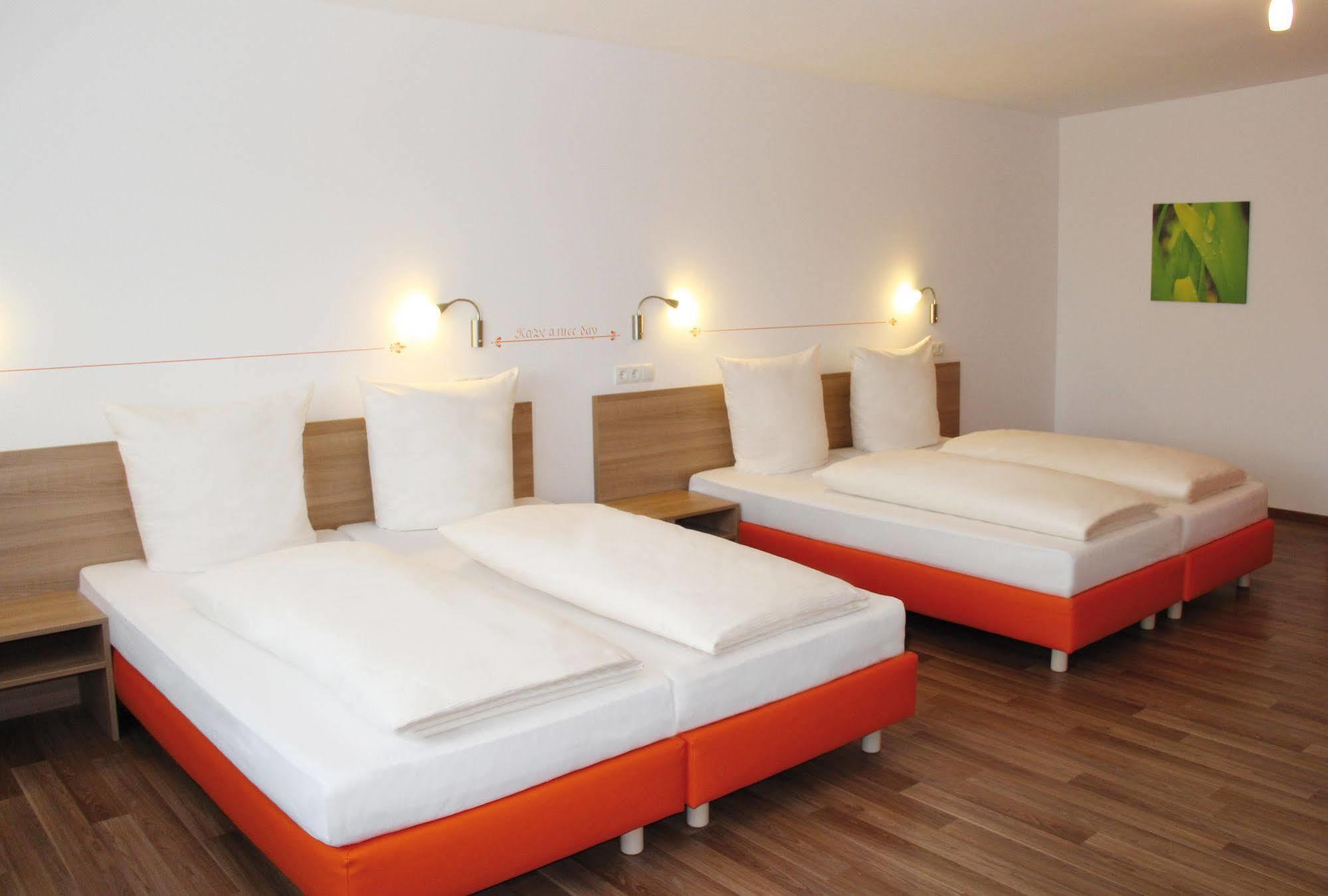 Orange Hotel Und Apartments Neu-Ulm Exterior foto